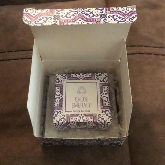 Chloe Emerald Soap Dish Set - Picture 6 of 6